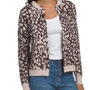TRENDY FALL SWEATER ANIMAL PRINT (BBROWN AND CREAM CREW NECK REVOLVE)